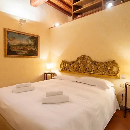 Oltrarno Apartment *