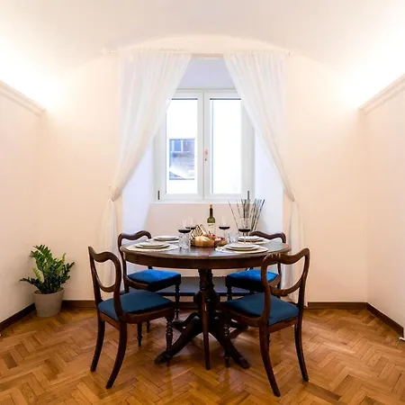 Historic Center! Charming Traditional Florentine Building - Ac,wifi - By Likehomeflorence Apartment *