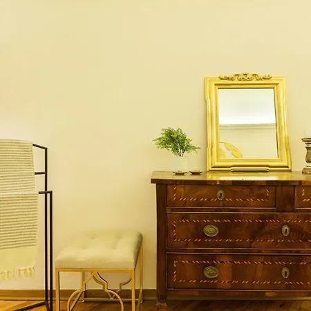 Apartment Historic Center! Charming Traditional Florentine Building - Ac,wifi - By Likehomeflorence