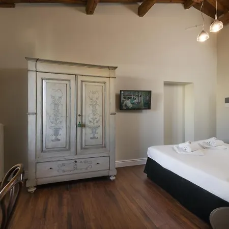 Pensión Parione Uno 3*