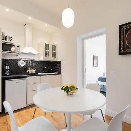 Lovely With Balcony Apartament *