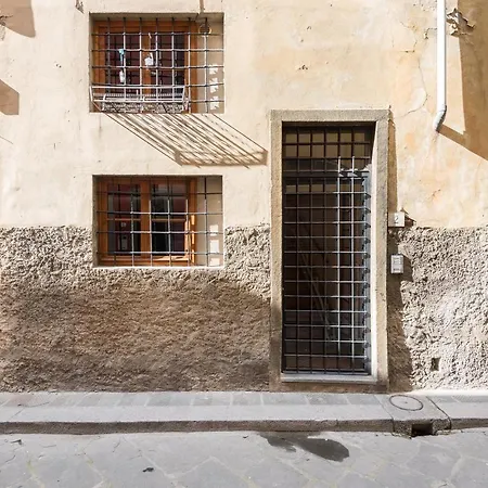 Refined Flat With Private Loggia In San Frediano * Florence