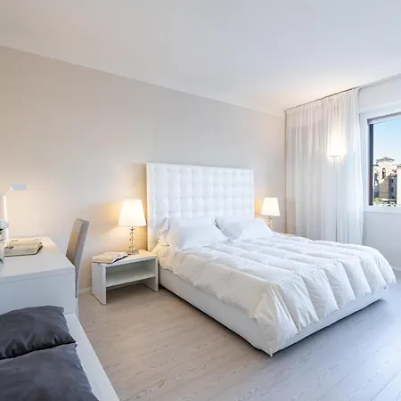 Frame Apartment *