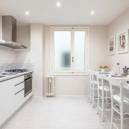 Frame Apartment *