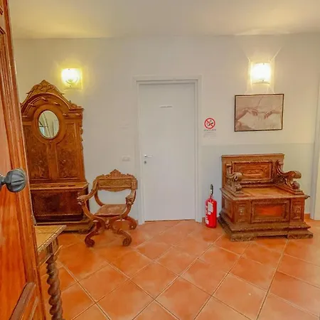 Emerald Palace Ostello