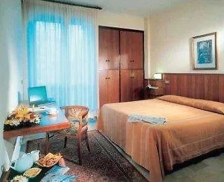Hotel Auto Park Con Ristorante Interno E Grande Parcheggio Gratuito 3*