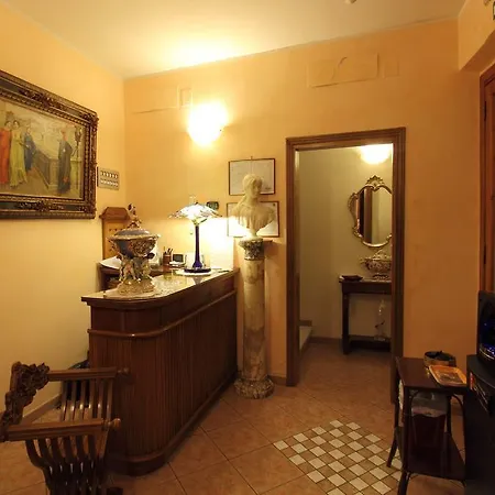 Margaret Hotel *