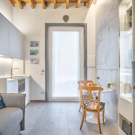 Modern Art In Apartamento Florencia
