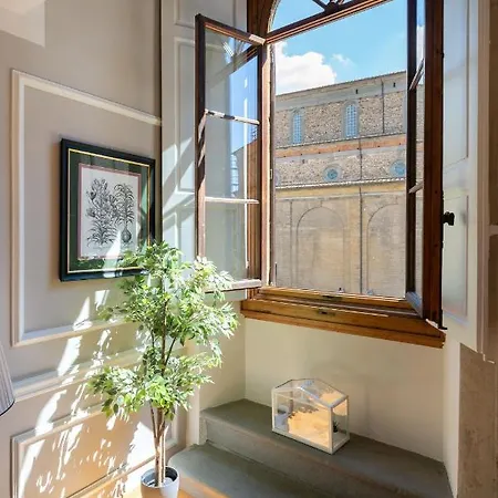 - Piazza San Lorenzo Apartment
