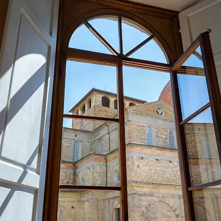 - Piazza San Lorenzo Florence