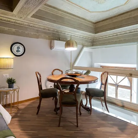 - Piazza San Lorenzo Apartment *