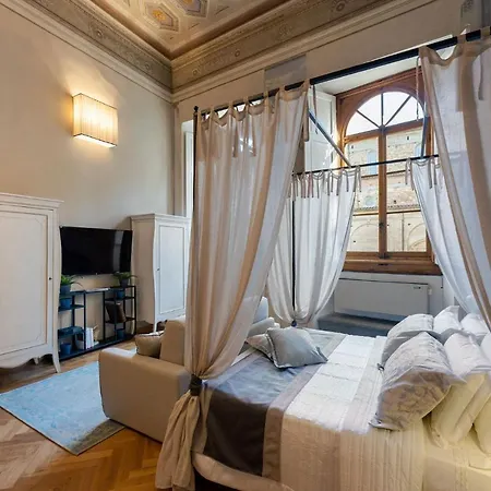 - Piazza San Lorenzo Apartment