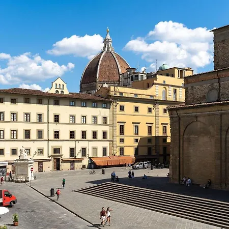 - Piazza San Lorenzo Apartment