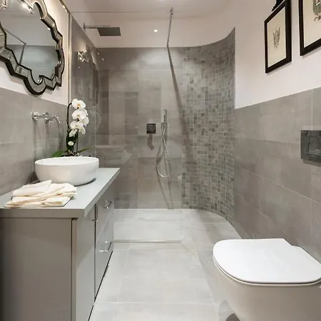 - Piazza San Lorenzo Apartment Florence