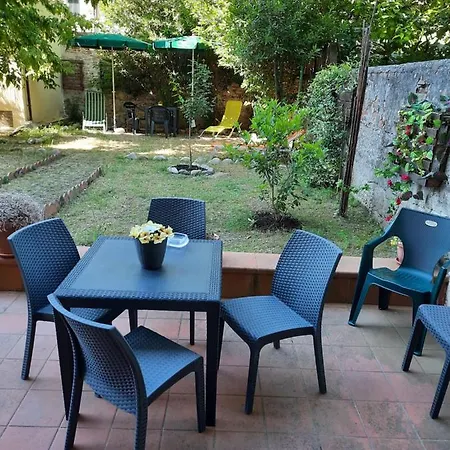 Au Jardin De Apartment *