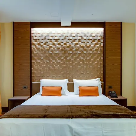 Solo Experience Hotel 4*