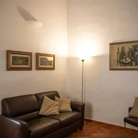 Lovely One Bedroom Nearby Ponte Vecchio Florence