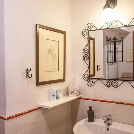 Apartment Lovely One Bedroom Nearby Ponte Vecchio