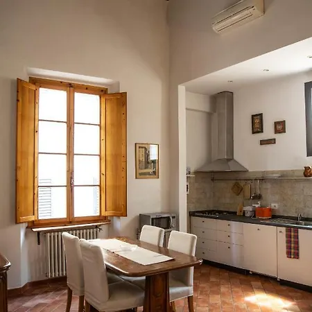 Lovely One Bedroom Nearby Ponte Vecchio