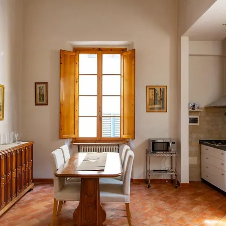 Lovely One Bedroom Nearby Ponte Vecchio Apartment *