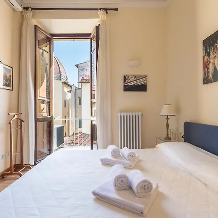 Charming 2bed Overlooking Duomo - Hosted By Sweetstay Florence