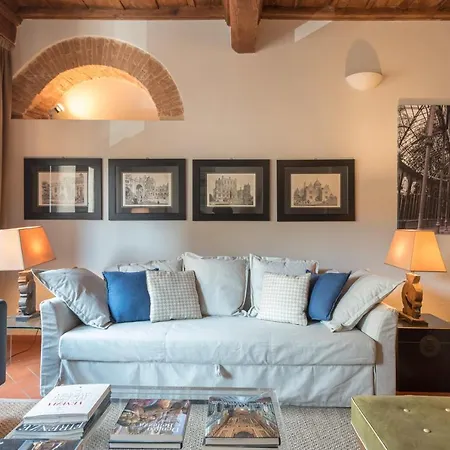 Hearth Of In Great Location * Florence