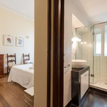 Charming 2bed Overlooking Duomo - Hosted By Sweetstay Florence