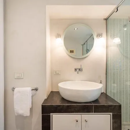Charming 2bed Overlooking Duomo - Hosted By Sweetstay Florence