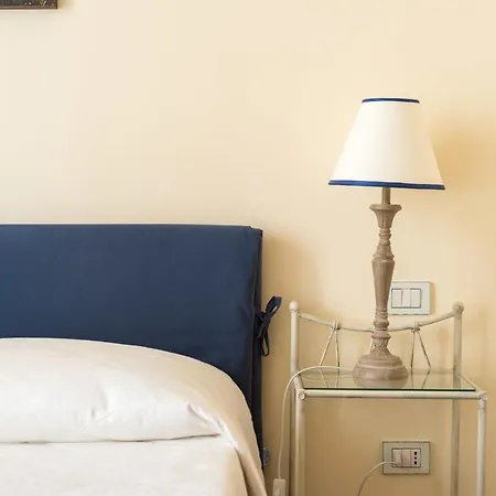 Charming 2bed Overlooking Duomo - Hosted By Sweetstay Apartment