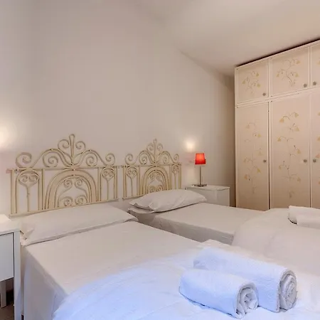 Apartment Parione 12