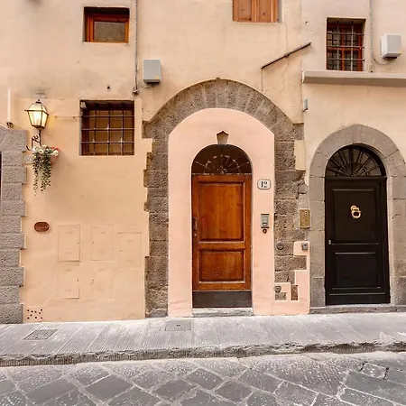 Apartment Parione 12 *