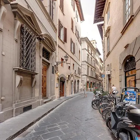 Apartment Parione 12