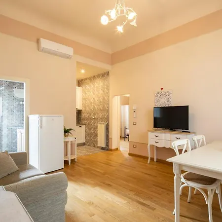 Apartment Degli Artisti By Mmega