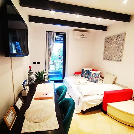 Apartament Nadia's Lovely - With Private Garden And Jacuzzi *