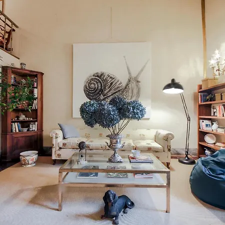 - The Slowcoach House * Florencia