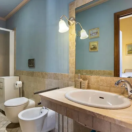Apartament Cozy Classic Italian House Near Santa Croce, On The Lungarno *