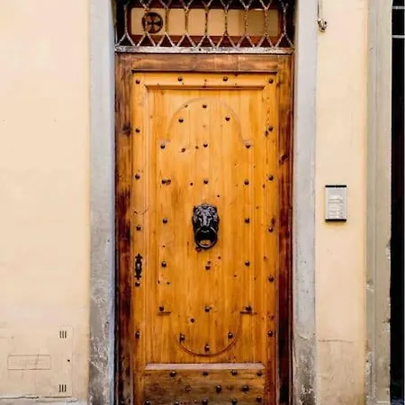 La Musa Di Via Dante Florencia