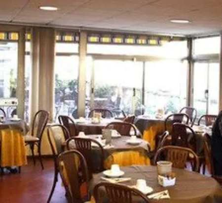 伯多尼酒店 2*