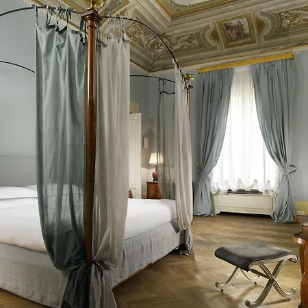 Hotel Al Palazzo Del Marchese Di Camugliano Residenza D'epoca 4*