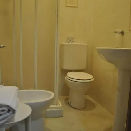 Auto Park Con Ristorante Interno E Grande Parcheggio Gratuito Firenze