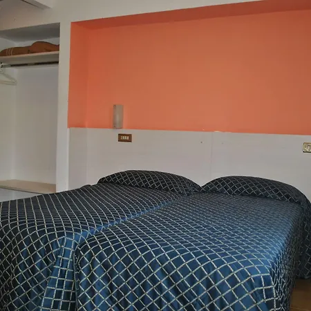 Auto Park Con Ristorante Interno E Grande Parcheggio Gratuito Hotel 3*