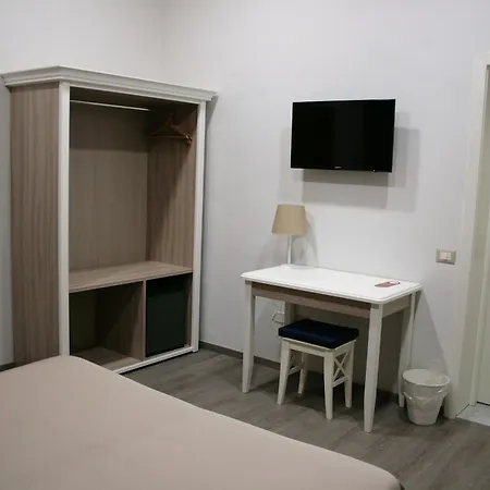 Magenta Hotel