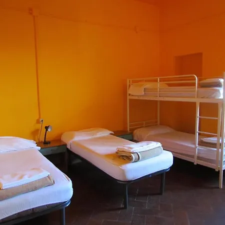 Hostel 7 Santi Floransa