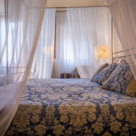 Hotel Palazzo Dal Borgo 4*