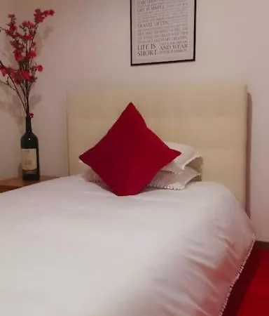 Unique & Beautiful Bedroom In Of Alloggio in famiglia