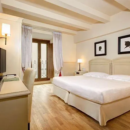 Grand Cavour Hotel