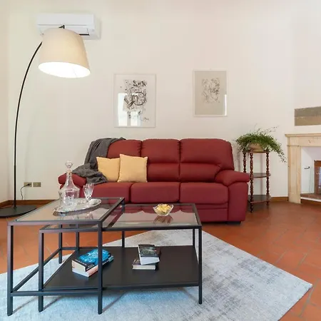 110 Sqm 6 Sleeps In Santa Croce Apartment Florence