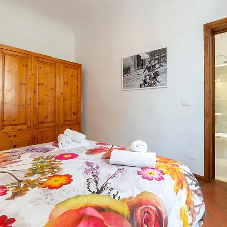 Apartment 110 Sqm 6 Sleeps In Santa Croce Florence