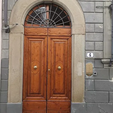 110 Sqm 6 Sleeps In Santa Croce Apartment Florence