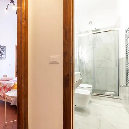 110 Sqm 6 Sleeps In Santa Croce Apartment